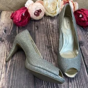Bandolino Pewter Rainaa Peep Toe Platform Pump 8.5M