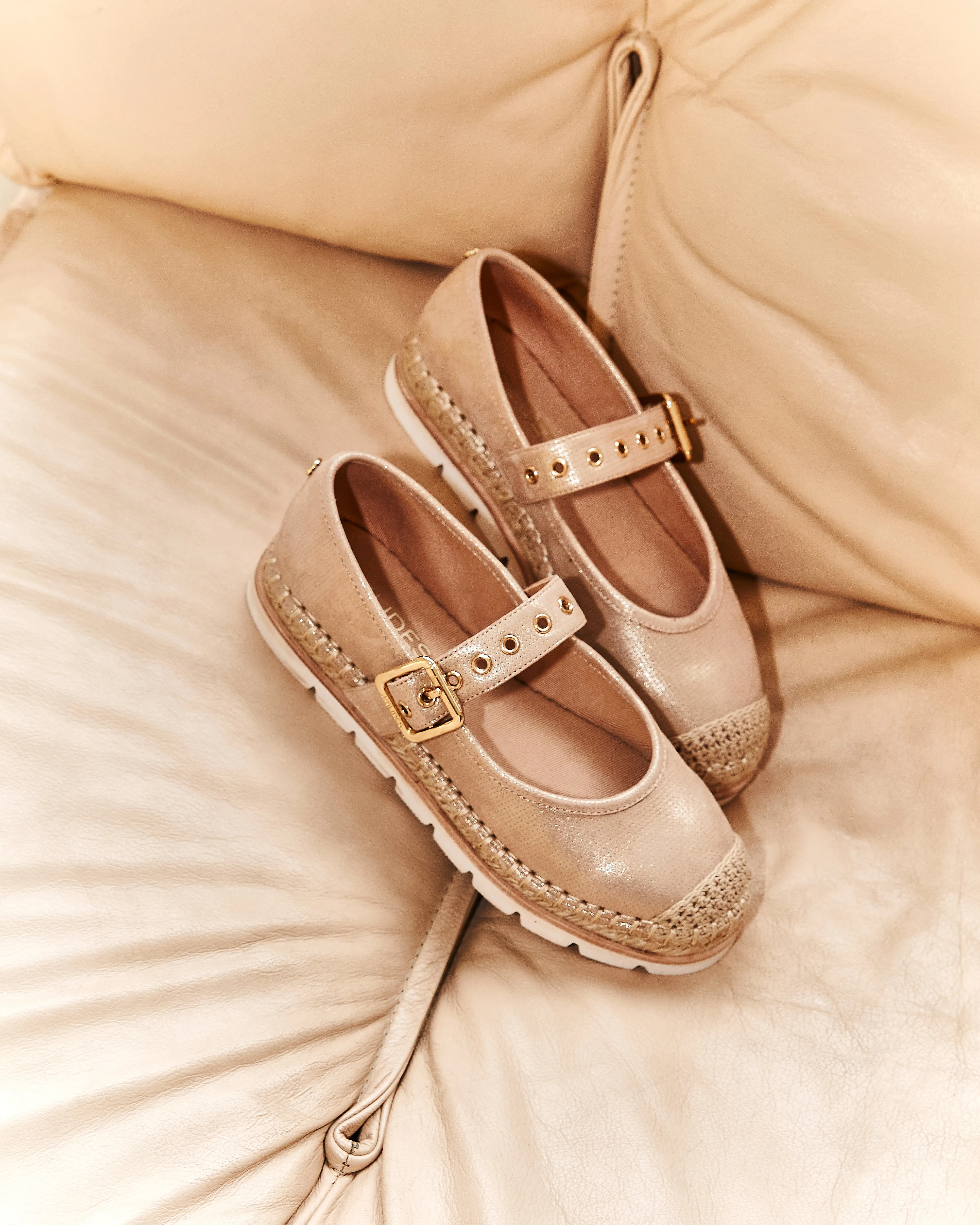 BEATRICE in Light Gold