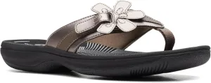 Clarks Womens Breeze Sea Flip-Flop Sandals - Comfortable Flip Flop with Adjustable Hook and Arch Support - Casual Summer Wearing Cloudsteppers for Everyday