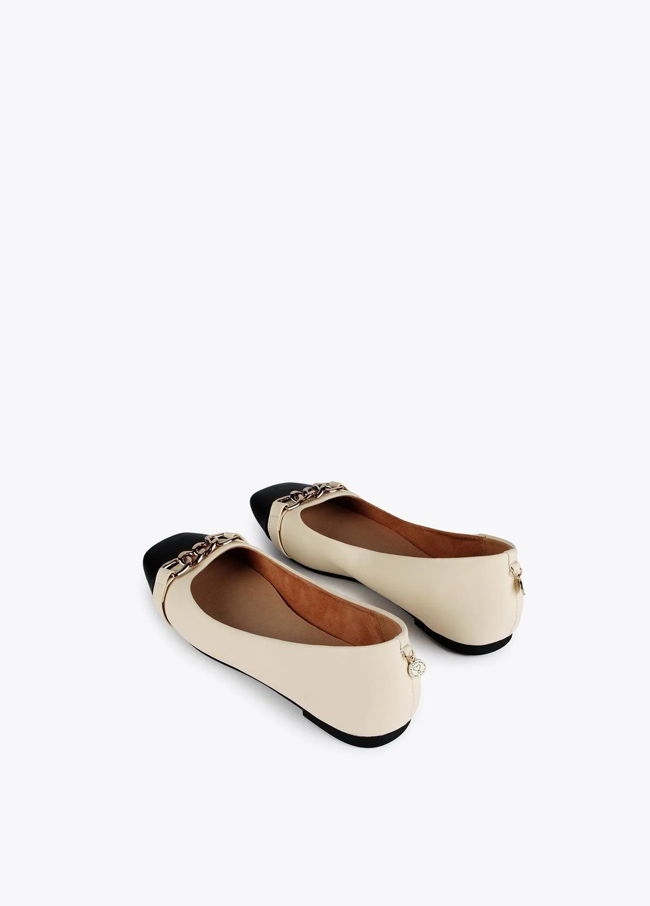 Flat ballerinas with chains