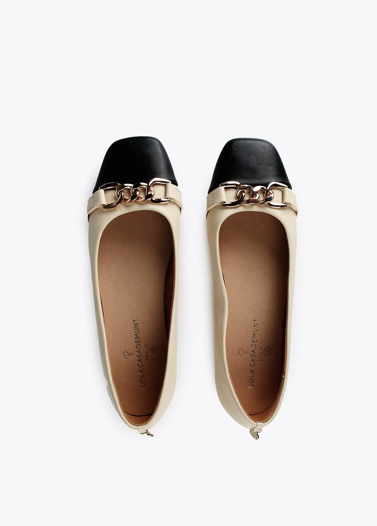 Flat ballerinas with chains
