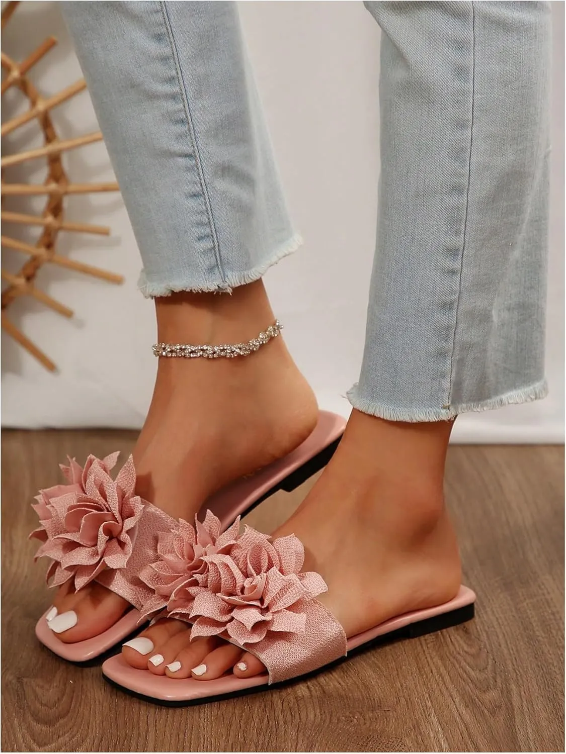 GORGLITTER Women's Flower Vacation Trendy 2025 Sandals Sexy Square Open Toe Dressy Beach Flat Sandals