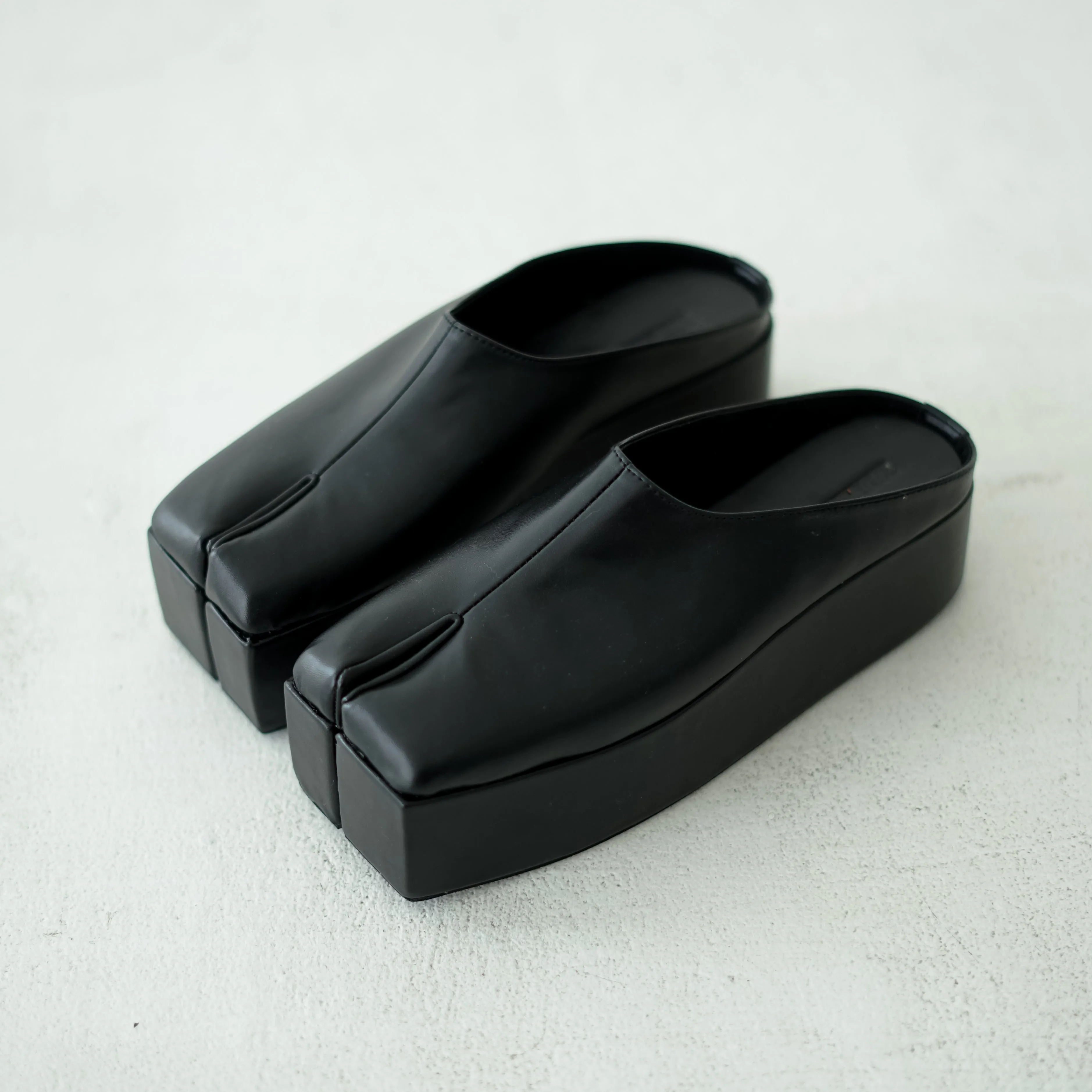 Lei Tabi Clogs ( Square Toe )