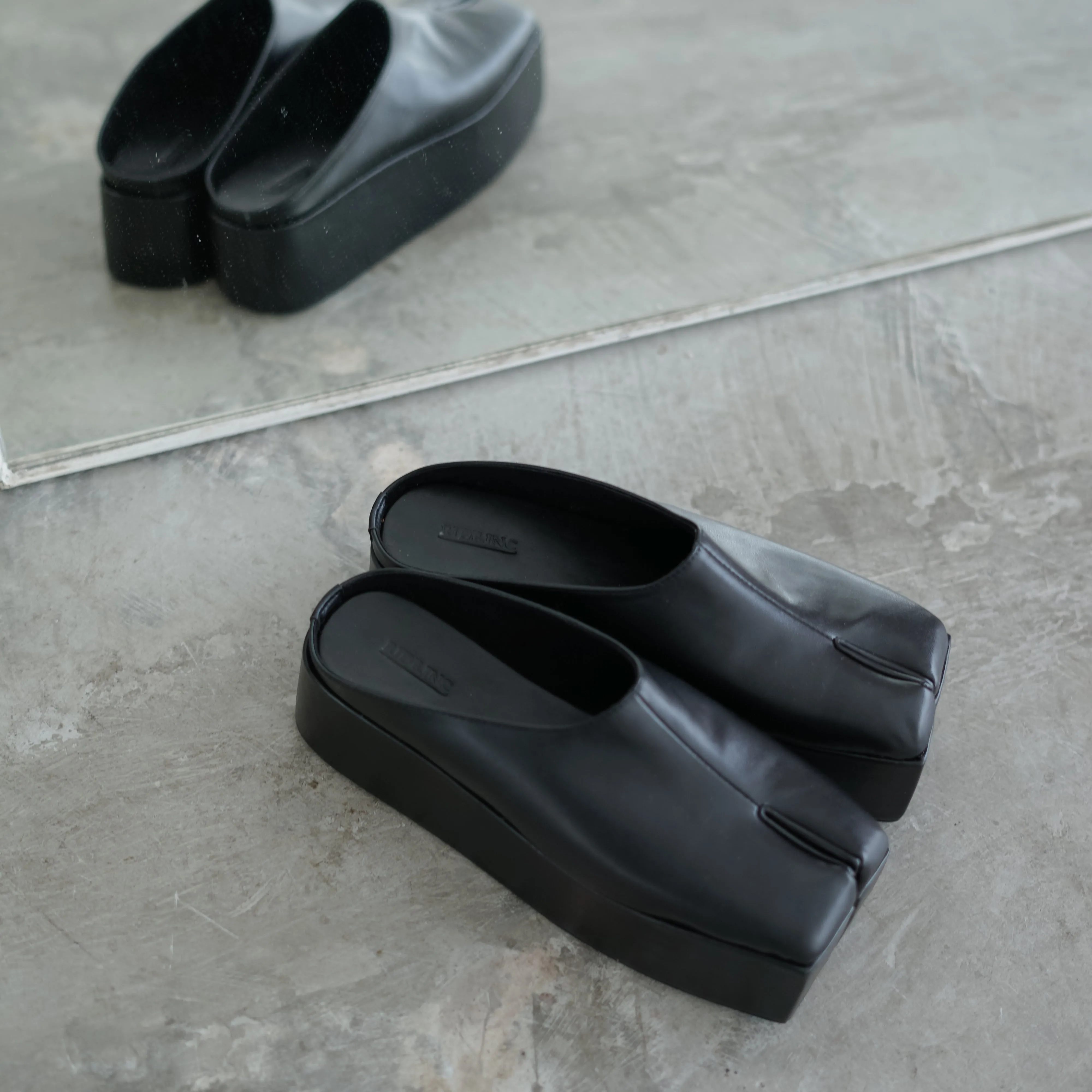 Lei Tabi Clogs ( Square Toe )