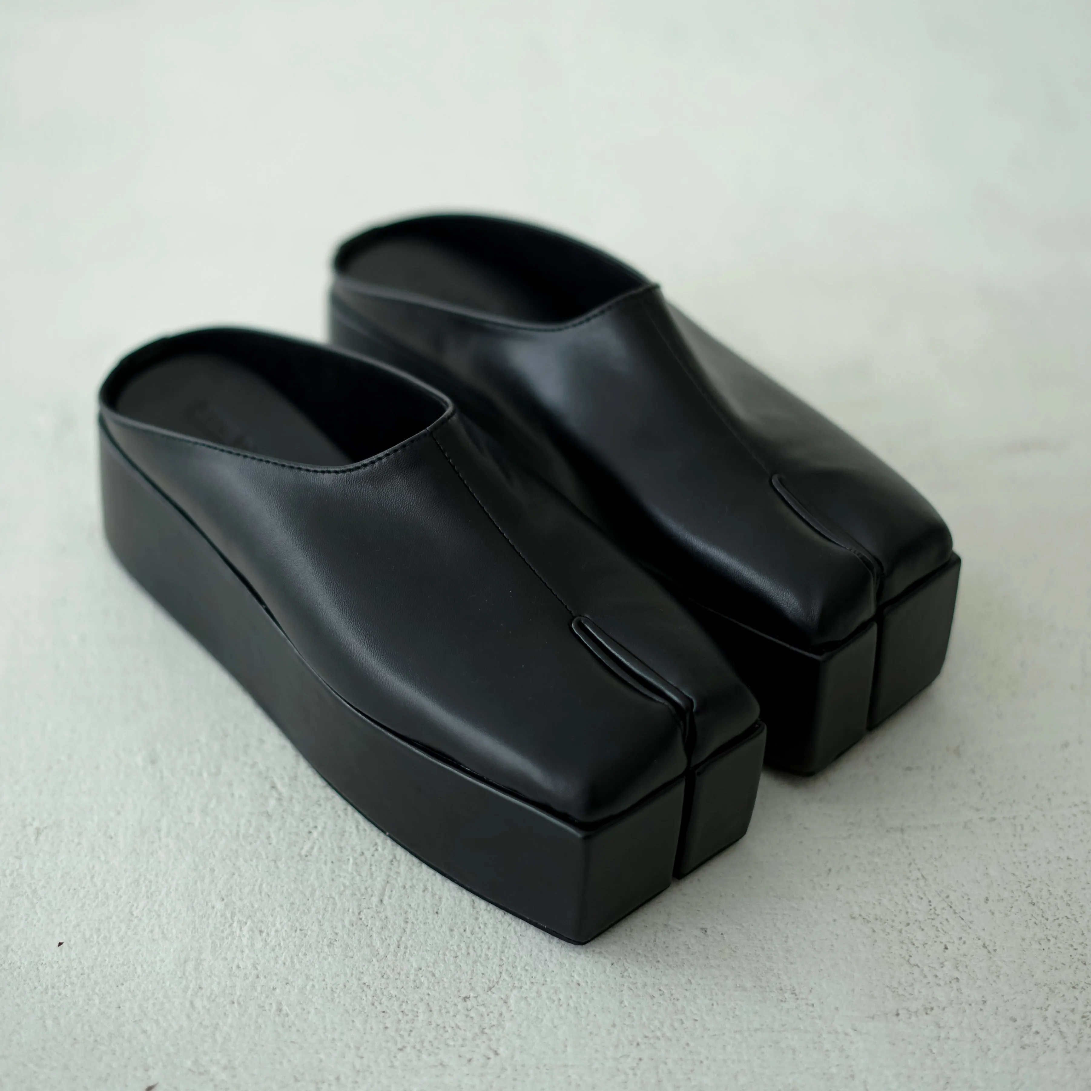 Lei Tabi Clogs ( Square Toe )