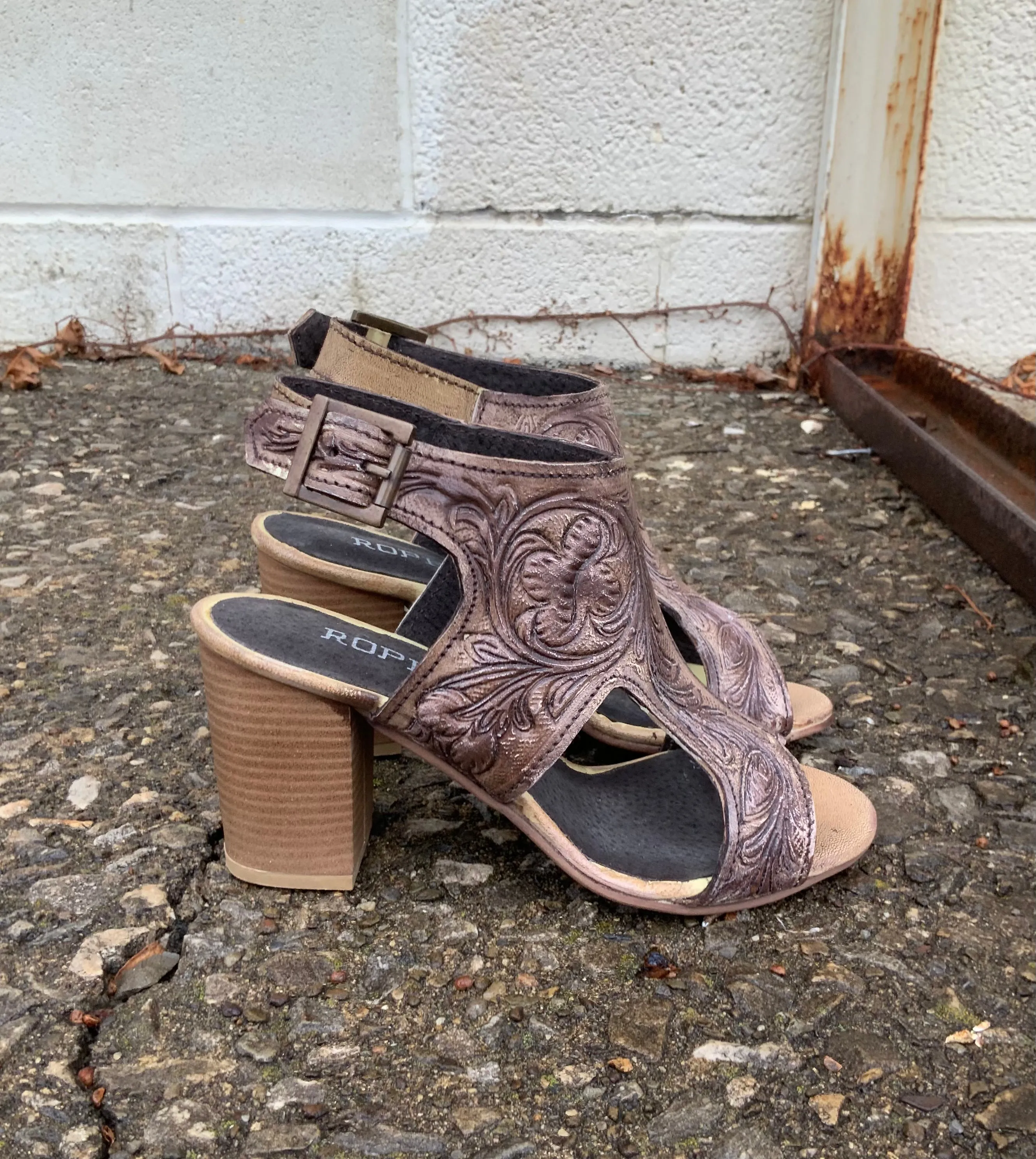 Roper Women's Vintage Beige Tooled Leather Open Toe Sanded Sandal 0946-3064