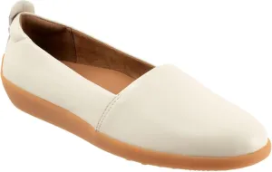 SoftWalk Women's Deva Loafer Flat