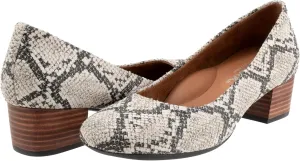 SoftWalk Women's Lynn Pump