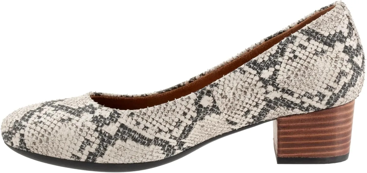 SoftWalk Women's Lynn Pump