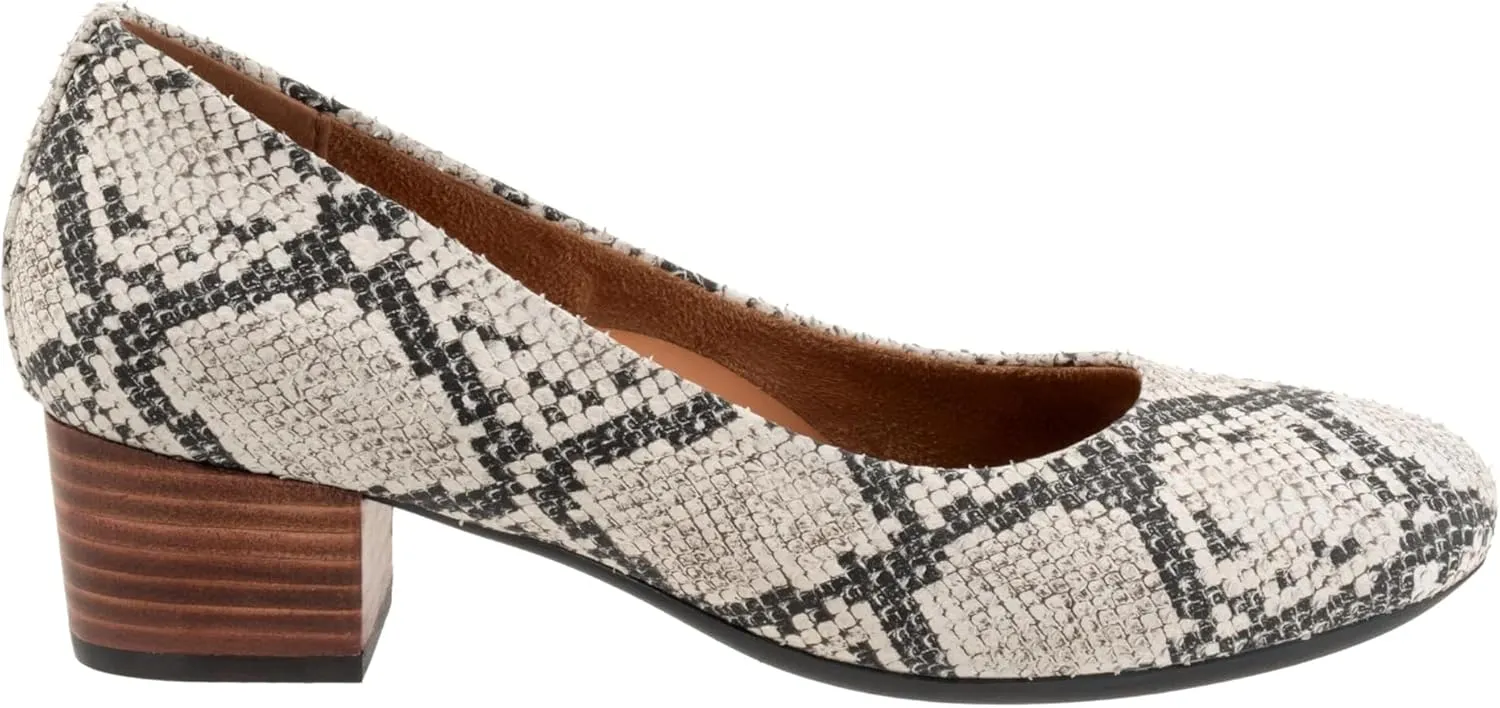 SoftWalk Women's Lynn Pump