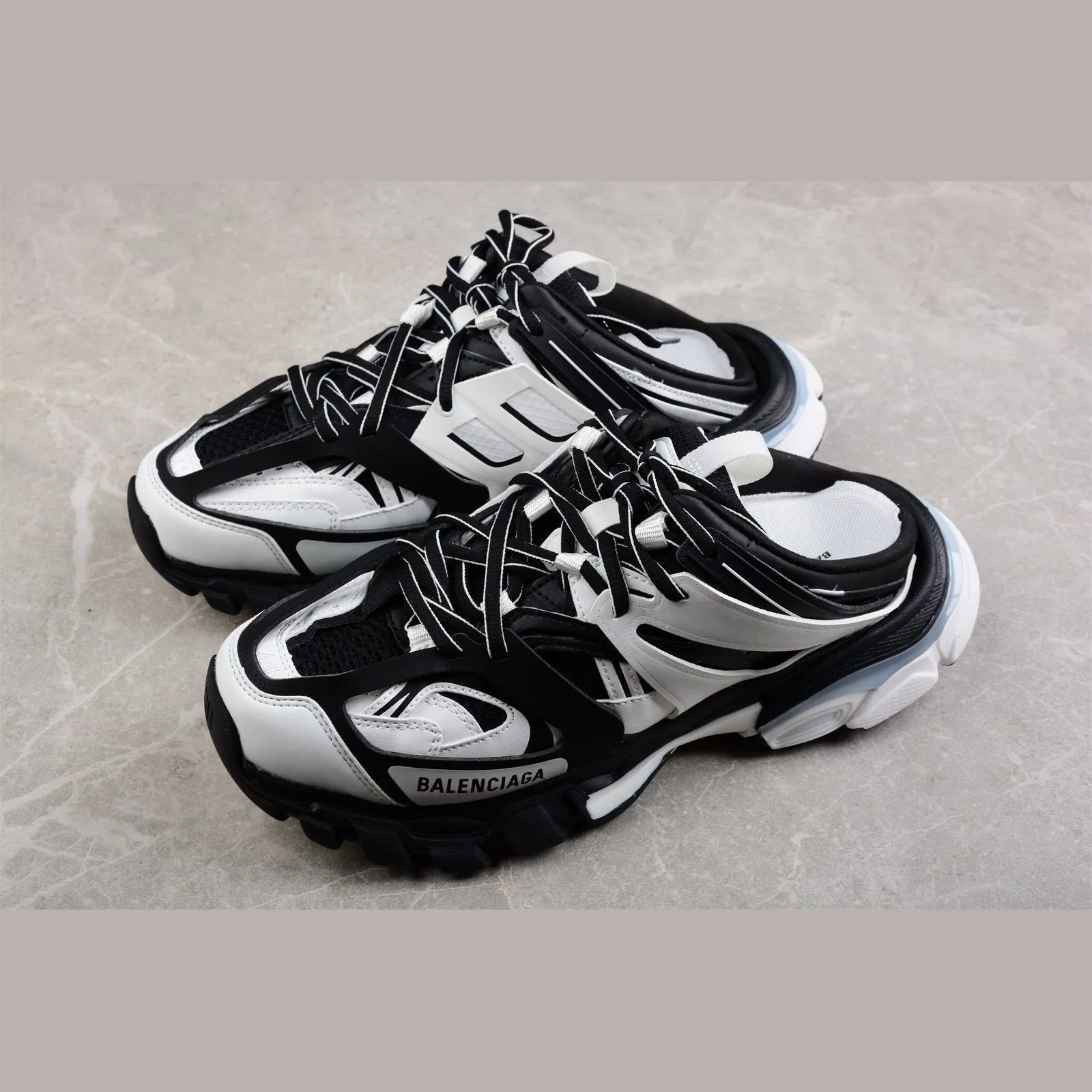 TRACK Massive markdown BLACK MULE x Best-priced WHITE BALENCIAGA