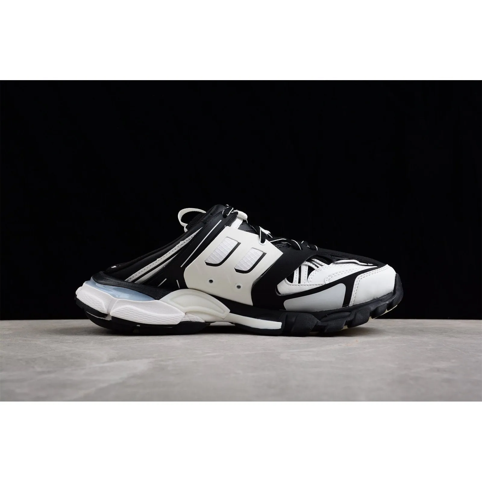 TRACK Massive markdown BLACK MULE x Best-priced WHITE BALENCIAGA