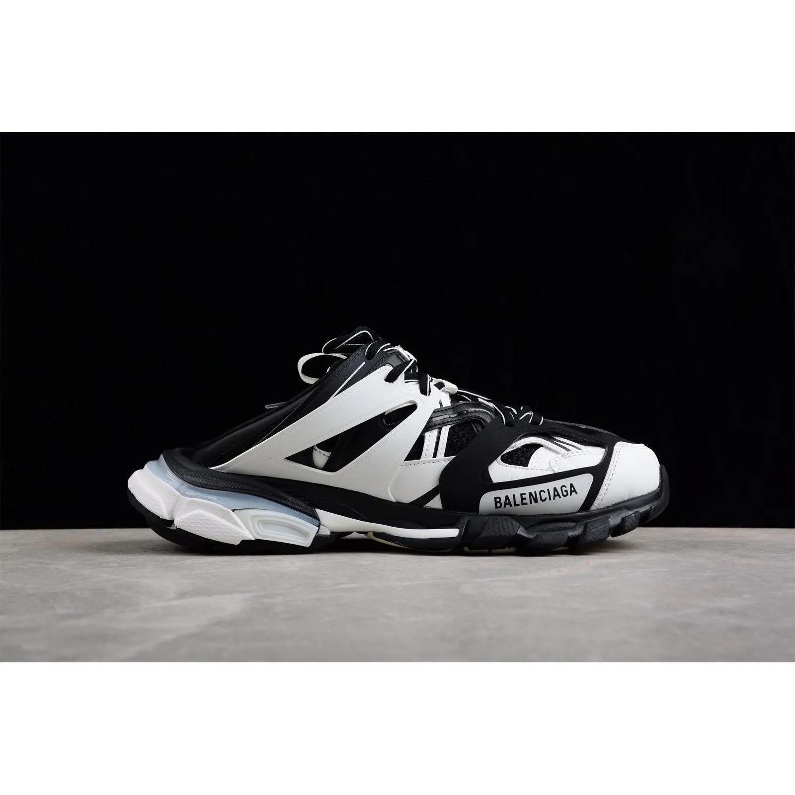 TRACK Massive markdown BLACK MULE x Best-priced WHITE BALENCIAGA