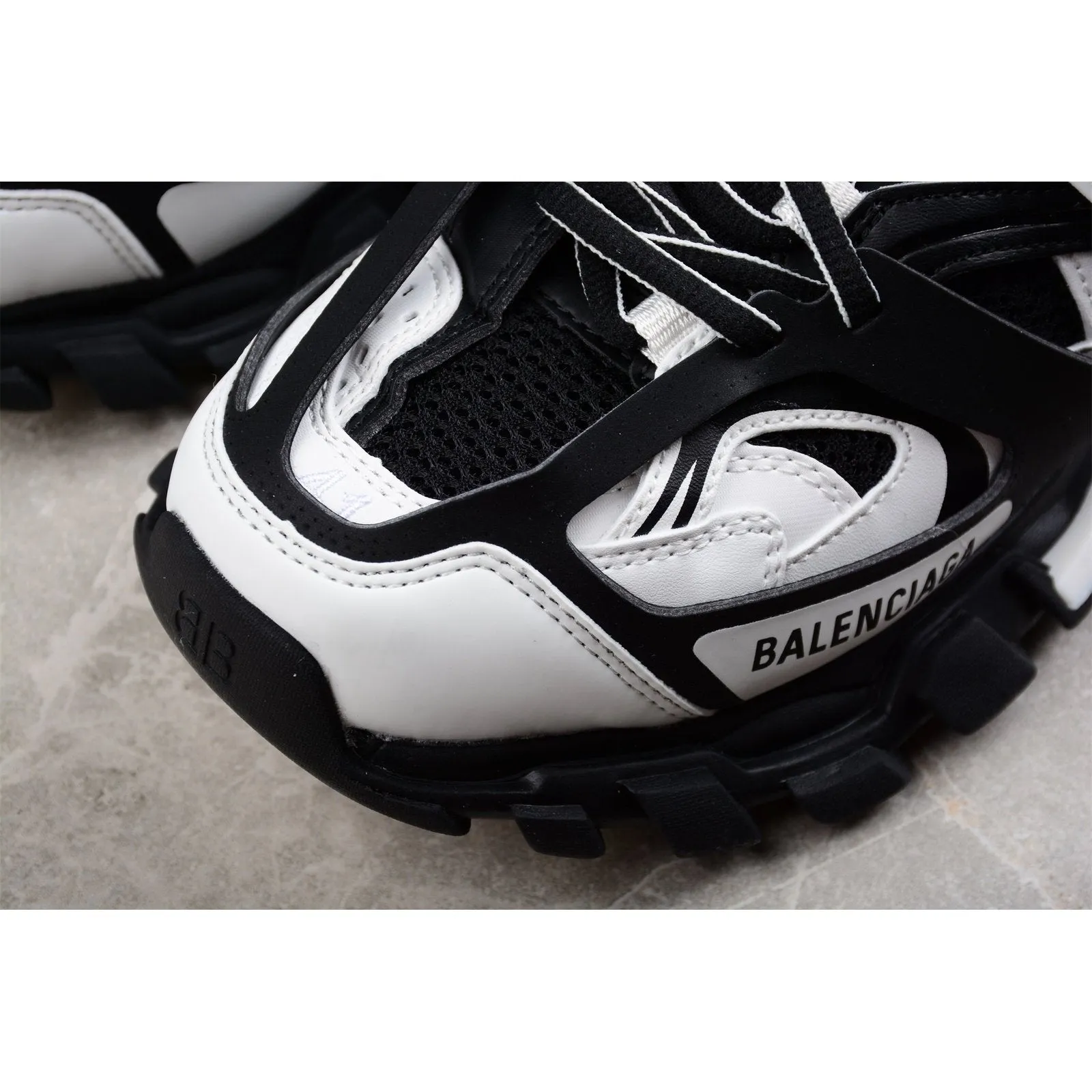 TRACK Massive markdown BLACK MULE x Best-priced WHITE BALENCIAGA