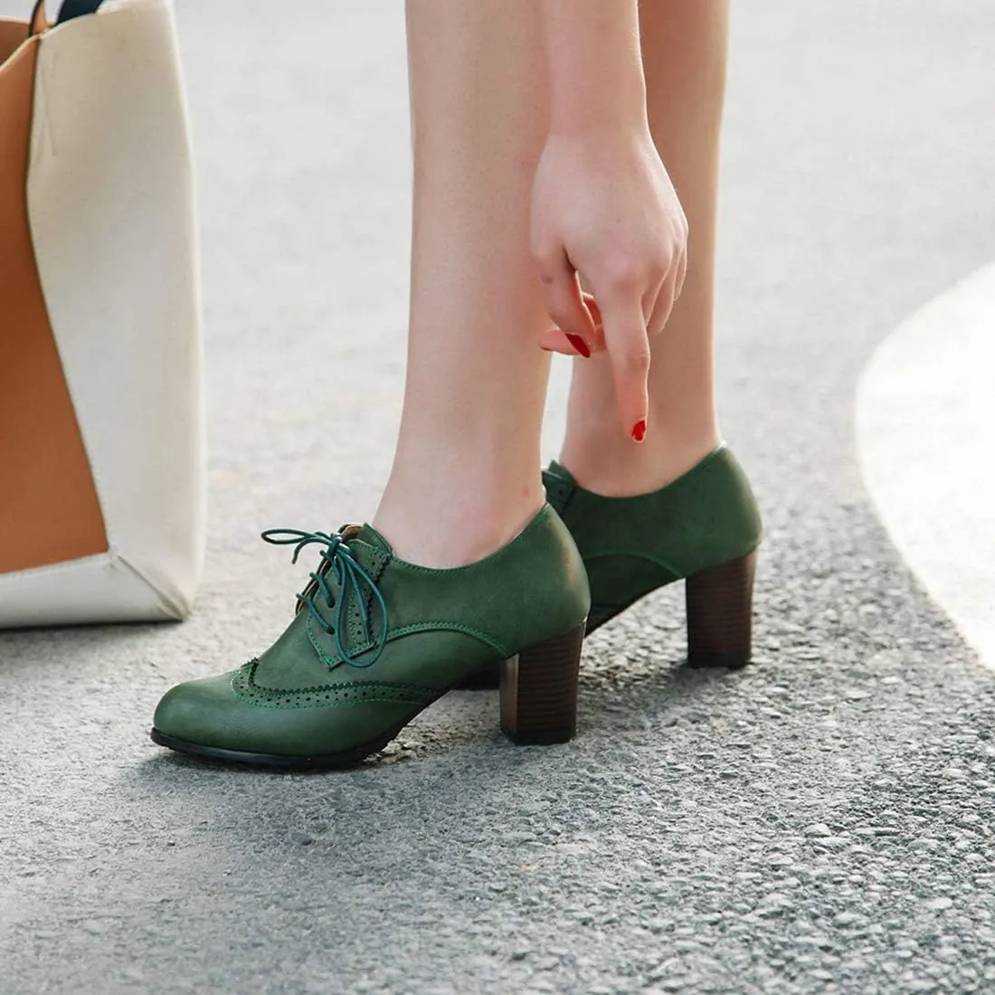 VOKLIN Women's Lace Up Wingtip Pump Oxfords Brogues Perforated Chunky Block High Heels Vintage Dress Shoes