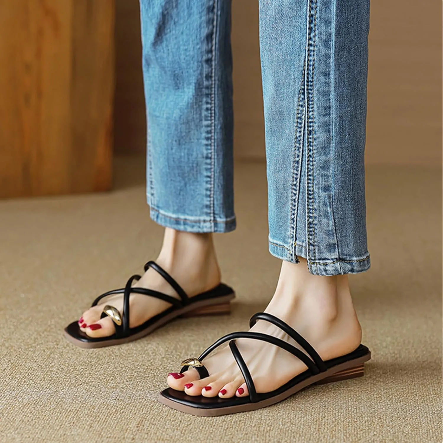 Women's Metal Toe Ring Strappy Flat Sandals Square Open Toe Comfortable Slip-On Low Heel Slide Sandals Summer Fashion Casual Beach Slipper